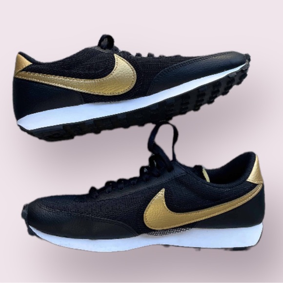 Nike Shoes Nike Daybreak Black Metallic Gold Mesh Size 7 Poshmark
